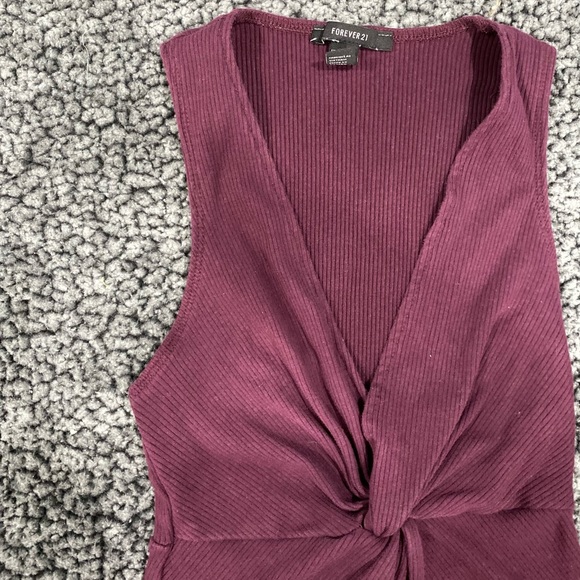 Womens Forever 21 Ribbed Maroon Low V-Neck Bodysuit Size S - Picture 2 of 6